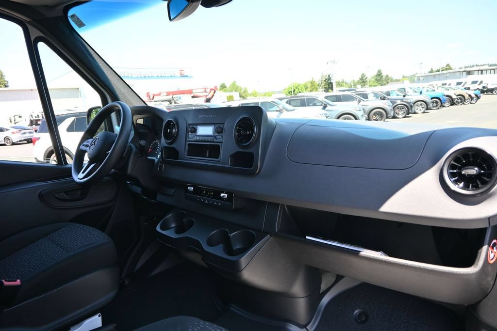 Used 2021 Mercedes-Benz Sprinter 2500 image 28