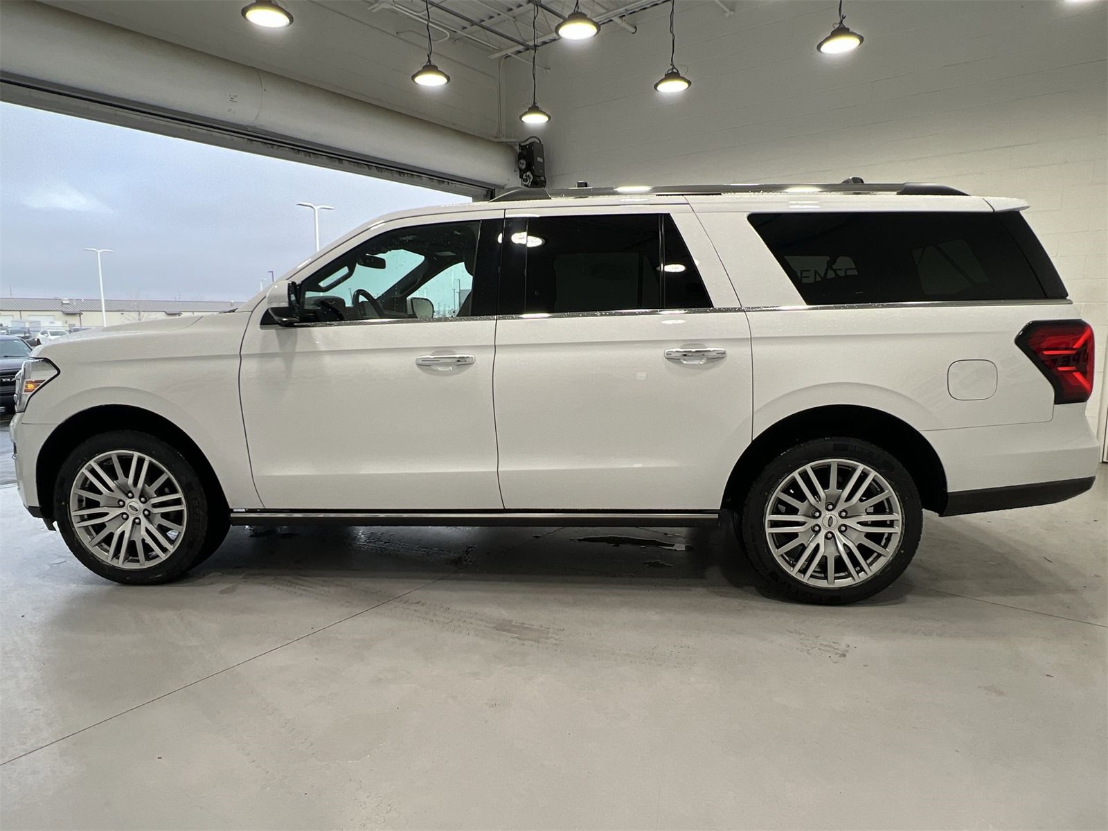 Used 2024 Ford Expedition Max Limited image 5