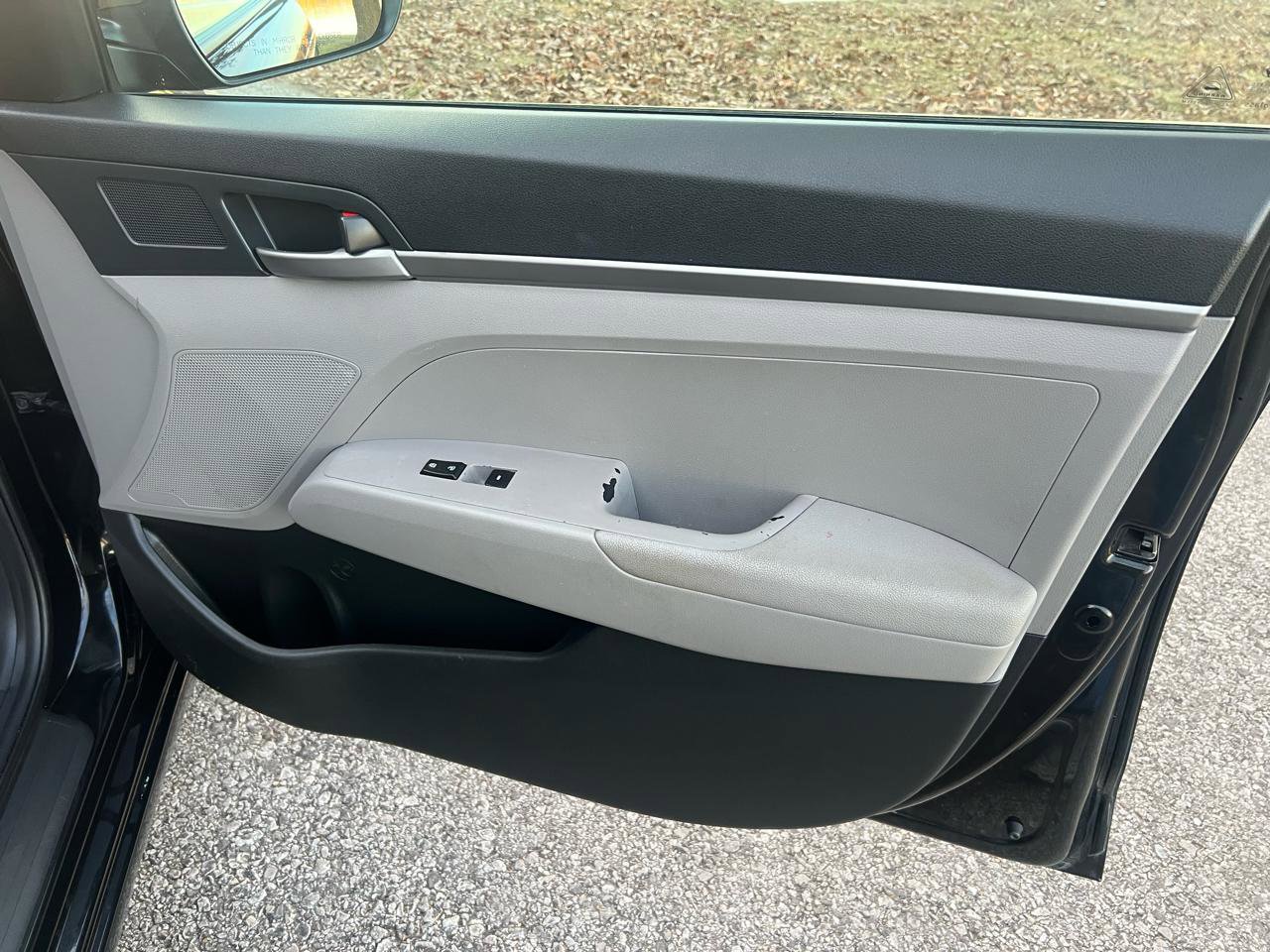 Used 2018 Hyundai Elantra SE image 18