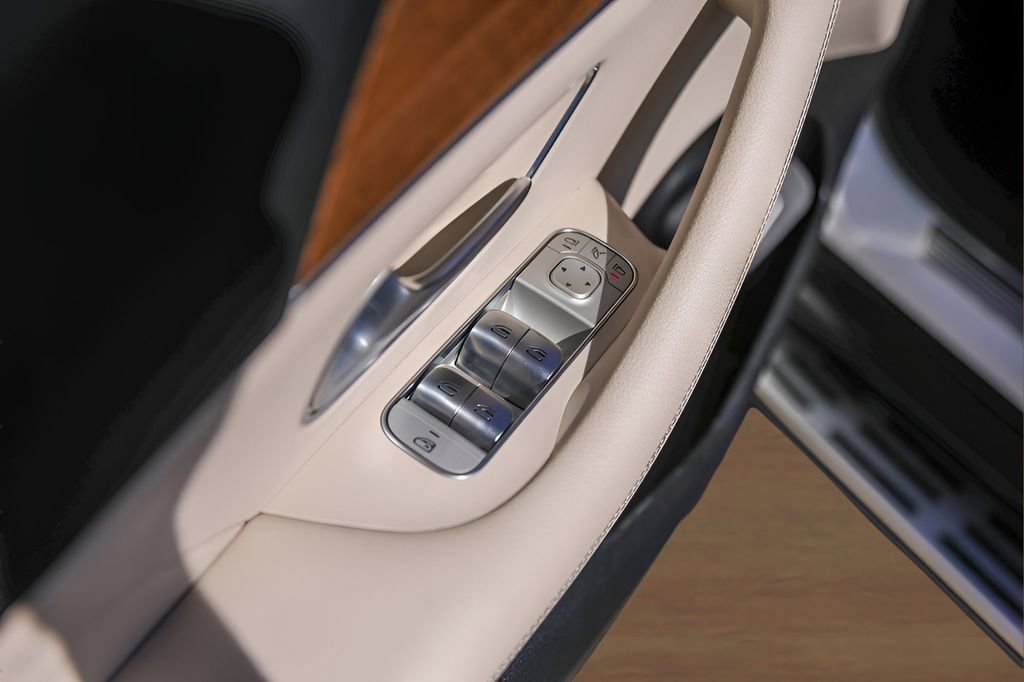 Used 2021 Mercedes-Benz GLS 450 4MATIC image 24