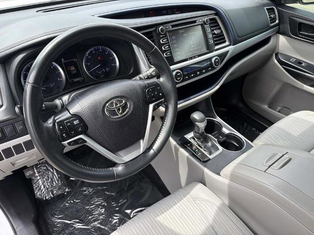 Used 2019 Toyota Highlander Plus FWD image 8