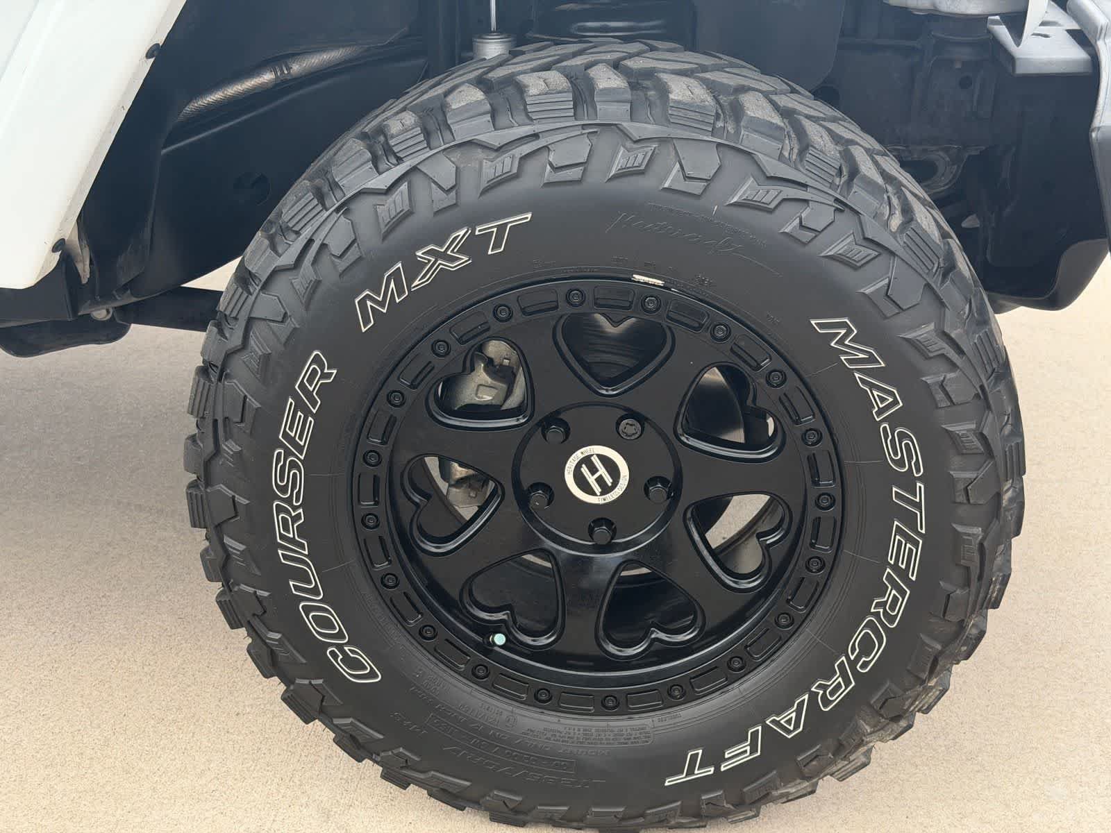 Used 2017 Jeep Wrangler Unlimited Rubicon w/ Connectivity Group AWD/4WD image 10