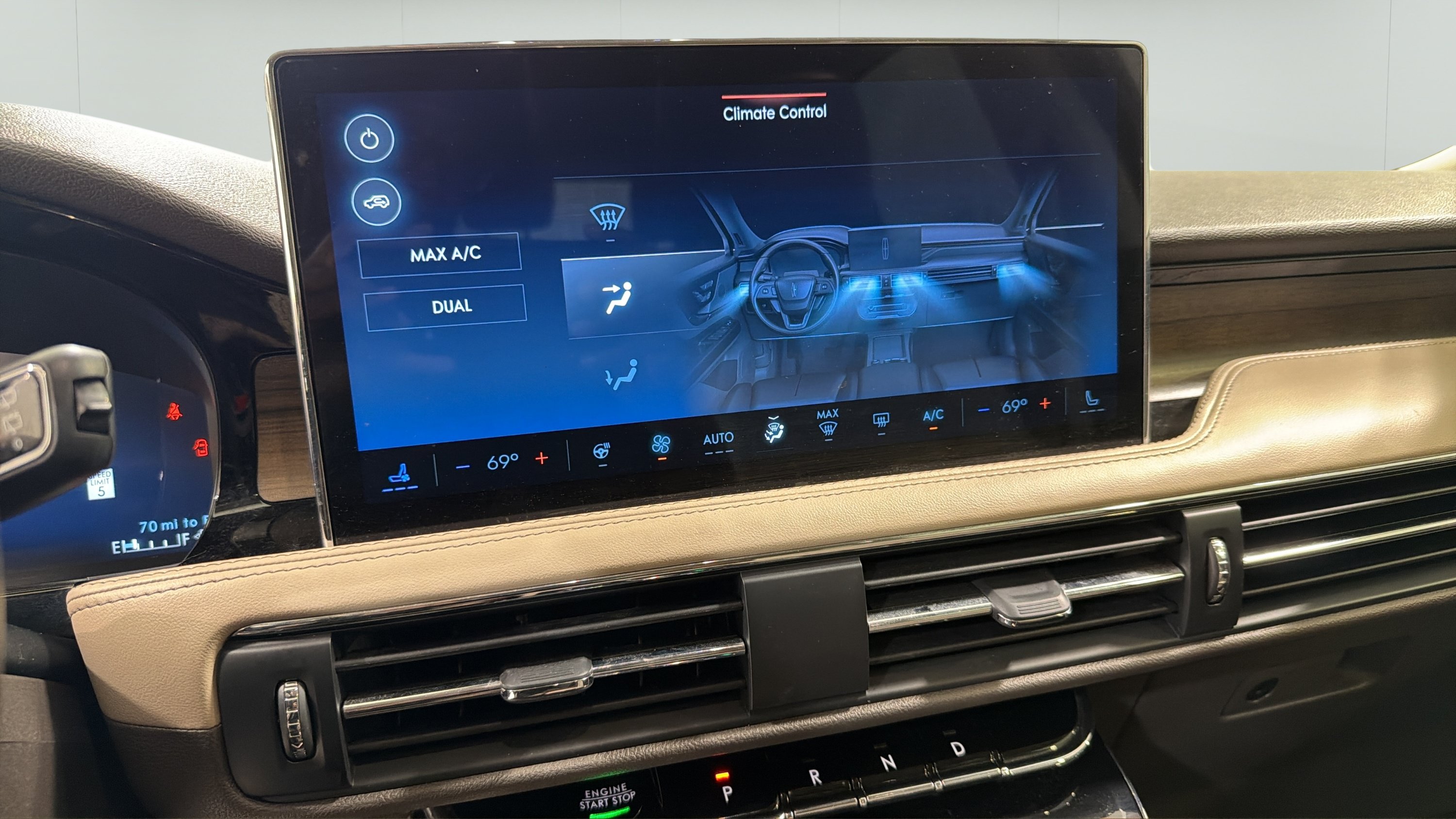 Used 2024 Lincoln Corsair Reserve w/ Equipment Group 201A AWD/4WD image 19