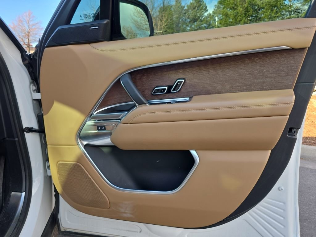 Used 2023 Land Rover Range Rover SE image 22