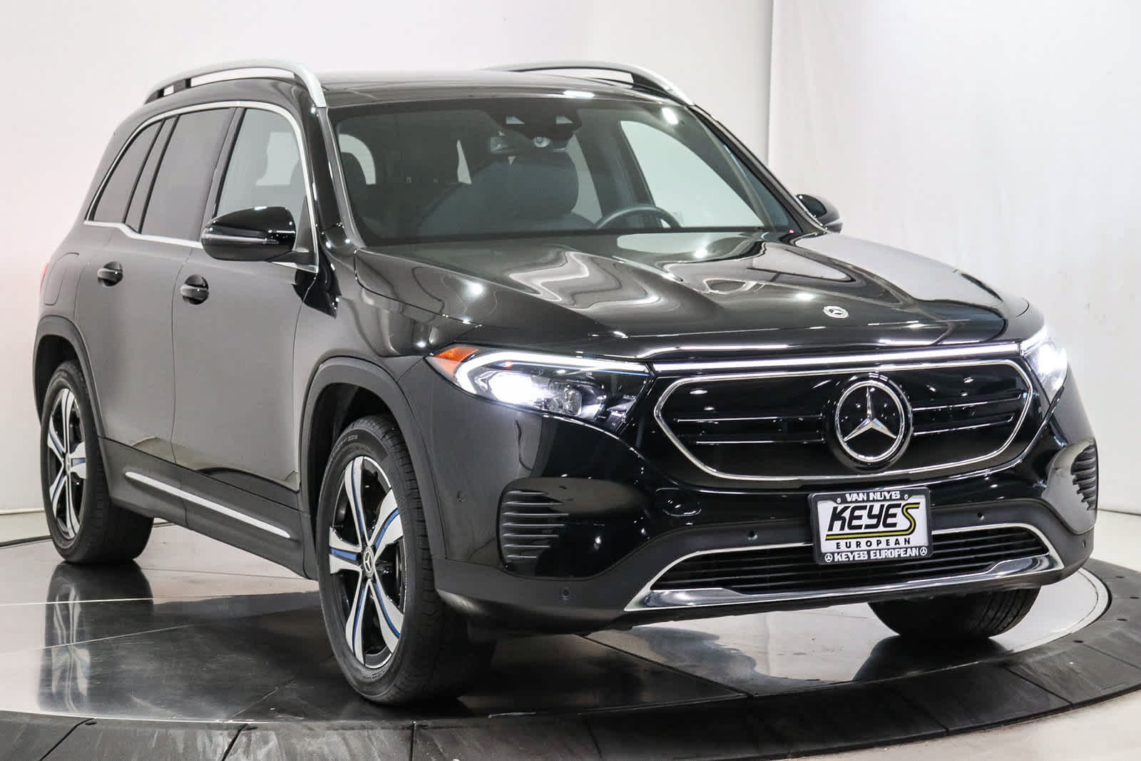 Certified 2023 Mercedes-Benz EQB 300 4MATIC image 3