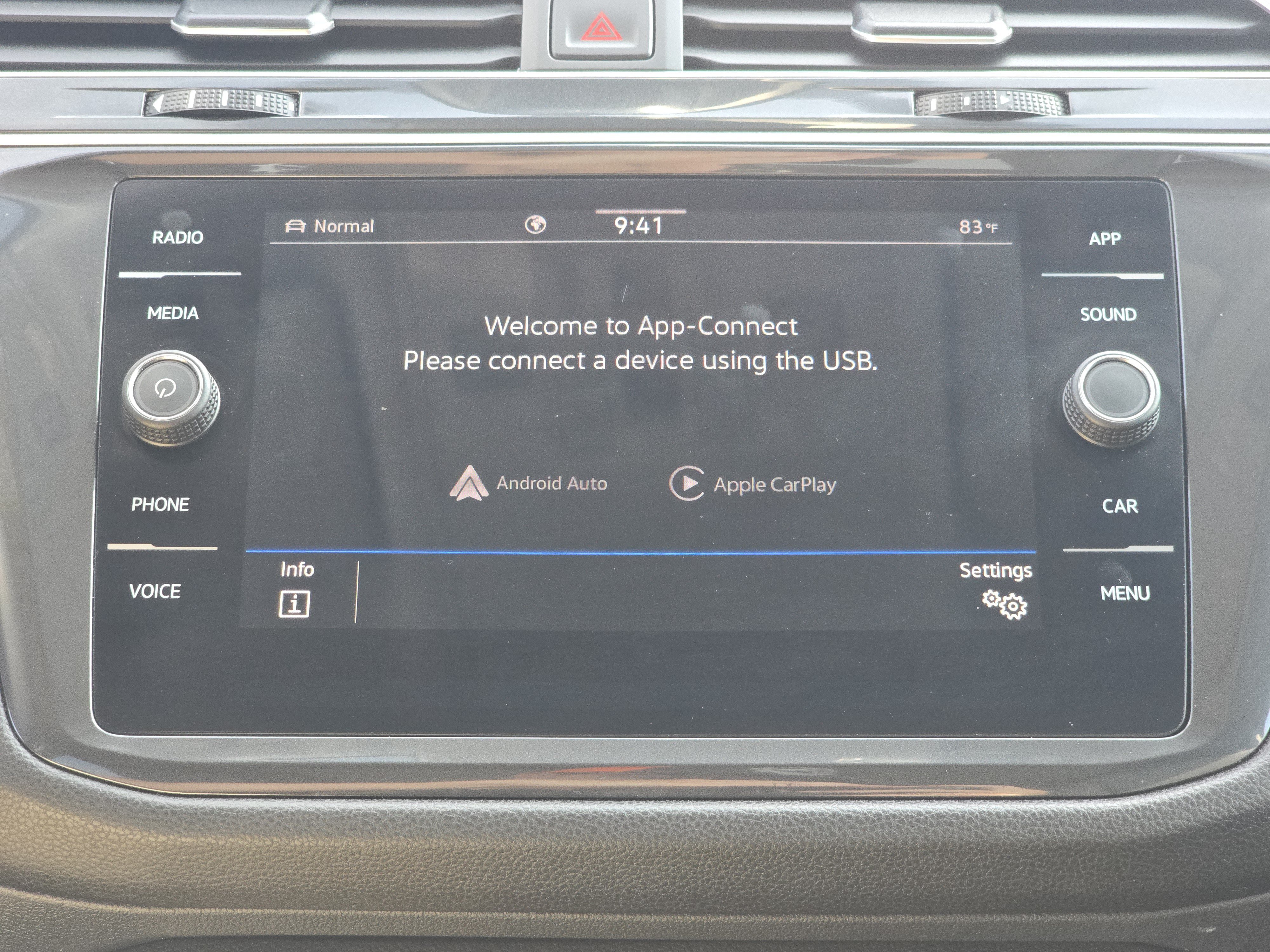 Certified 2024 Volkswagen Tiguan SE AWD/4WD image 10