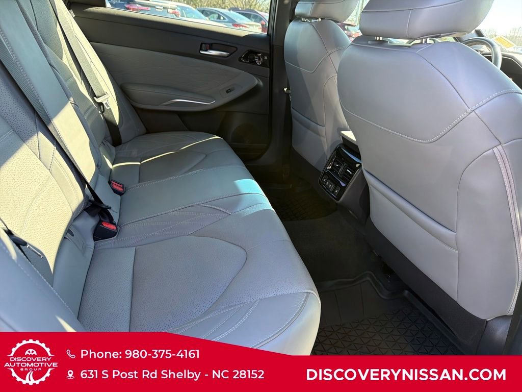 Used 2020 Toyota Avalon Limited image 38