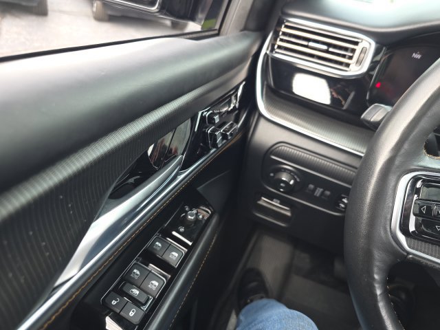 Used 2025 Jeep Grand Wagoneer L Series III w/ Rear Seat Video Group 1 AWD/4WD image 23