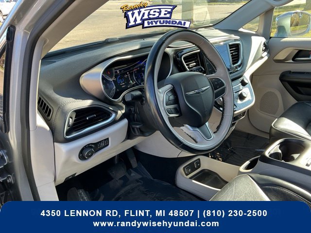 Used 2018 Chrysler Pacifica Limited FWD image 17