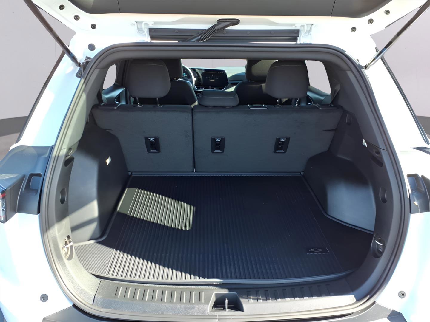 New 2026 Chevrolet Equinox LT w/ LPO, Floor Liner Package image 9