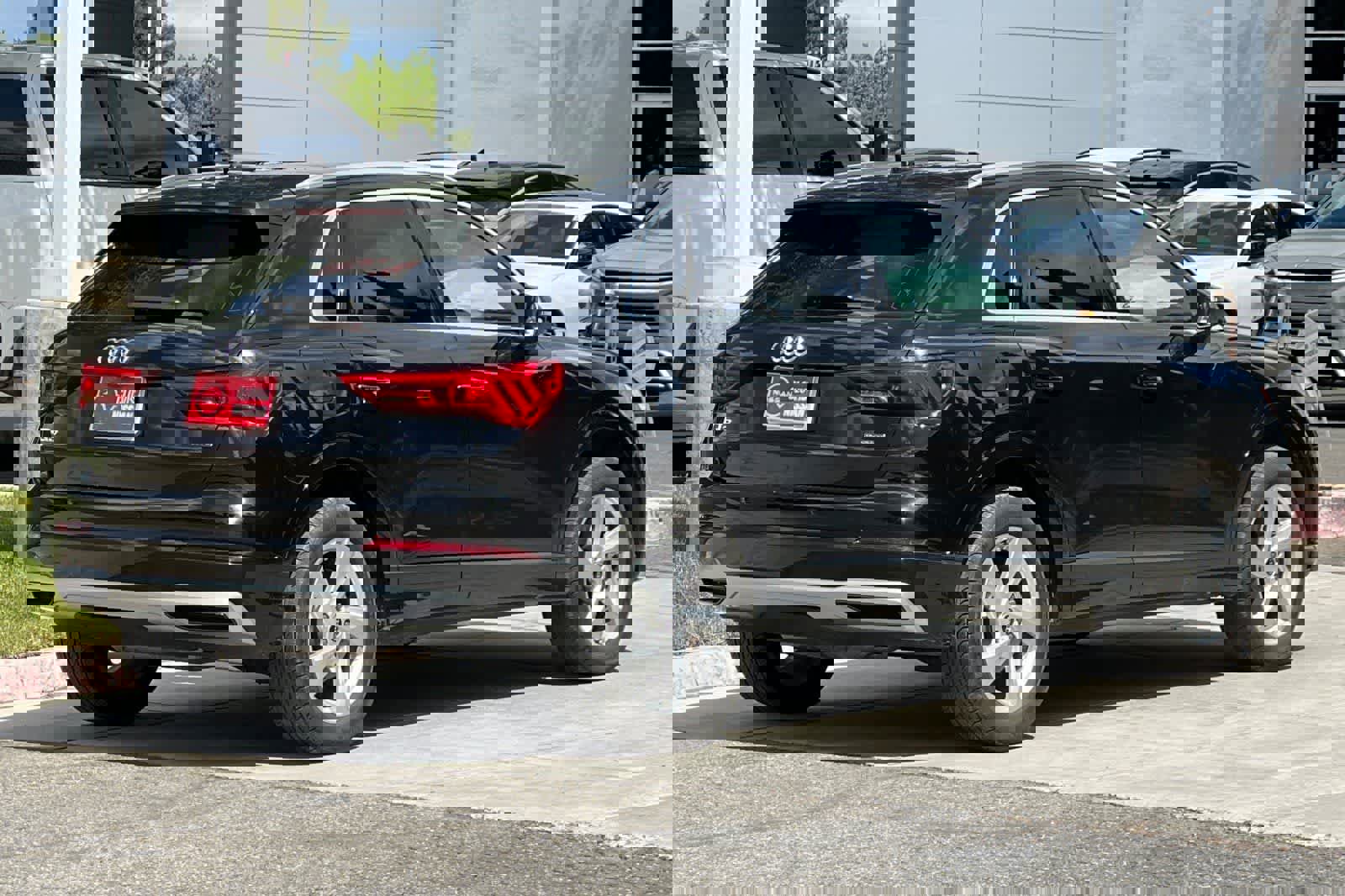 Used 2022 Audi Q3 2.0T Premium w/ Convenience Package image 3