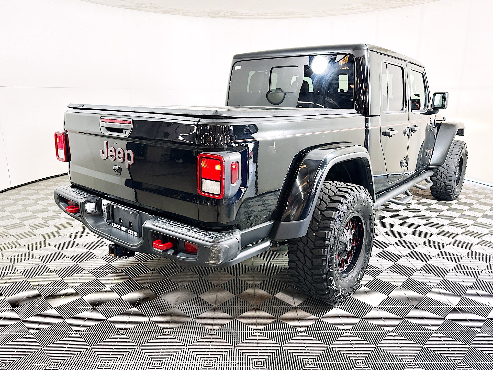 Used 2022 Jeep Gladiator Rubicon w/ Trailer Tow Package AWD/4WD image 3