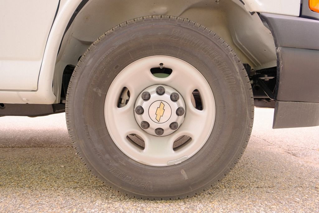 Used 2025 Chevrolet Express 2500 w/ Driver Convenience Package image 34