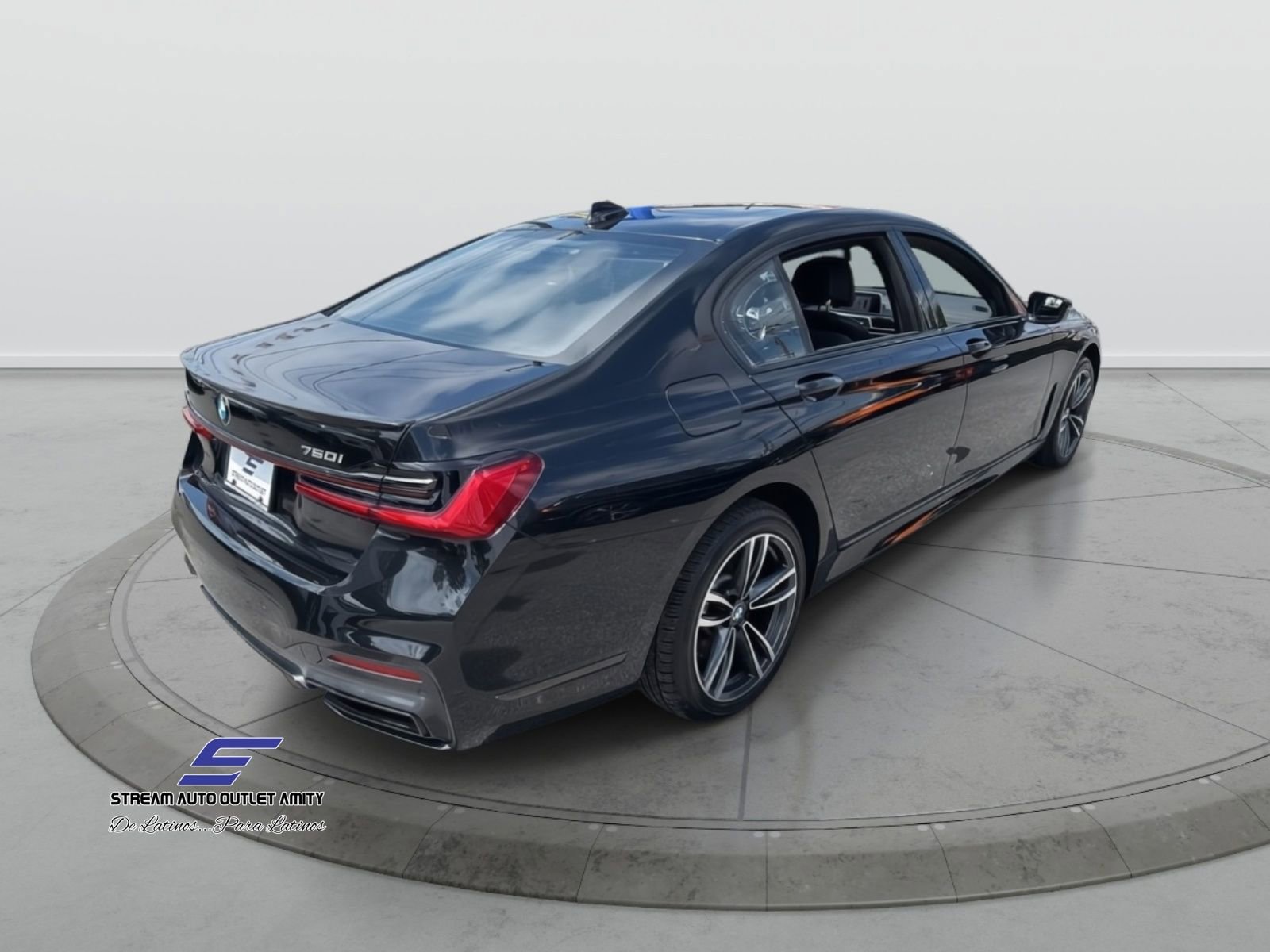 Used 2020 BMW 750i xDrive w/ M Sport Package image 9