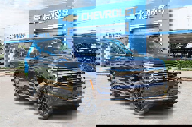 New 2025 Chevrolet Suburban Premier image 2