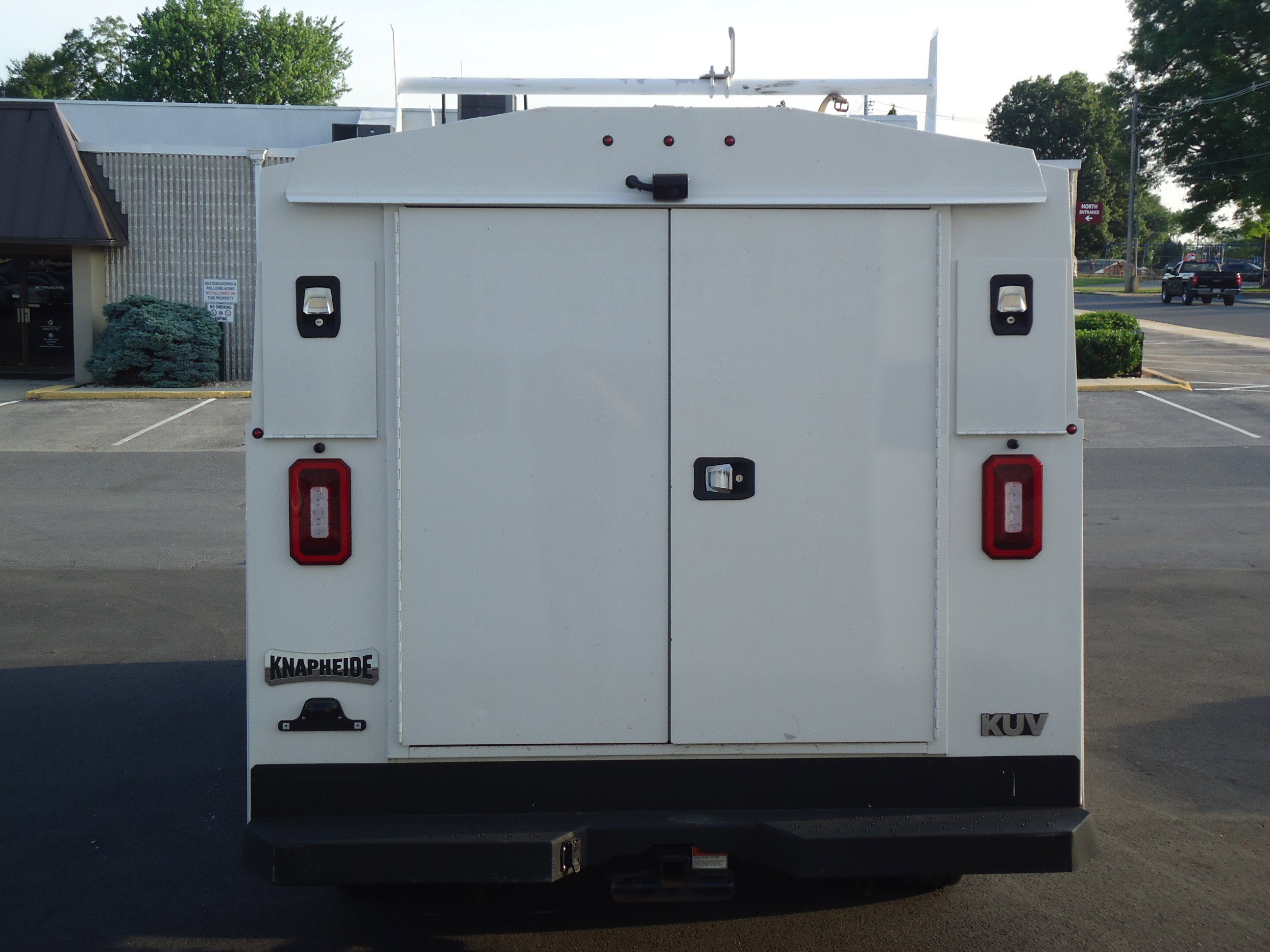 Used 2022 Ford Transit 350 w/ Interior Upgrade Package RWD image 4