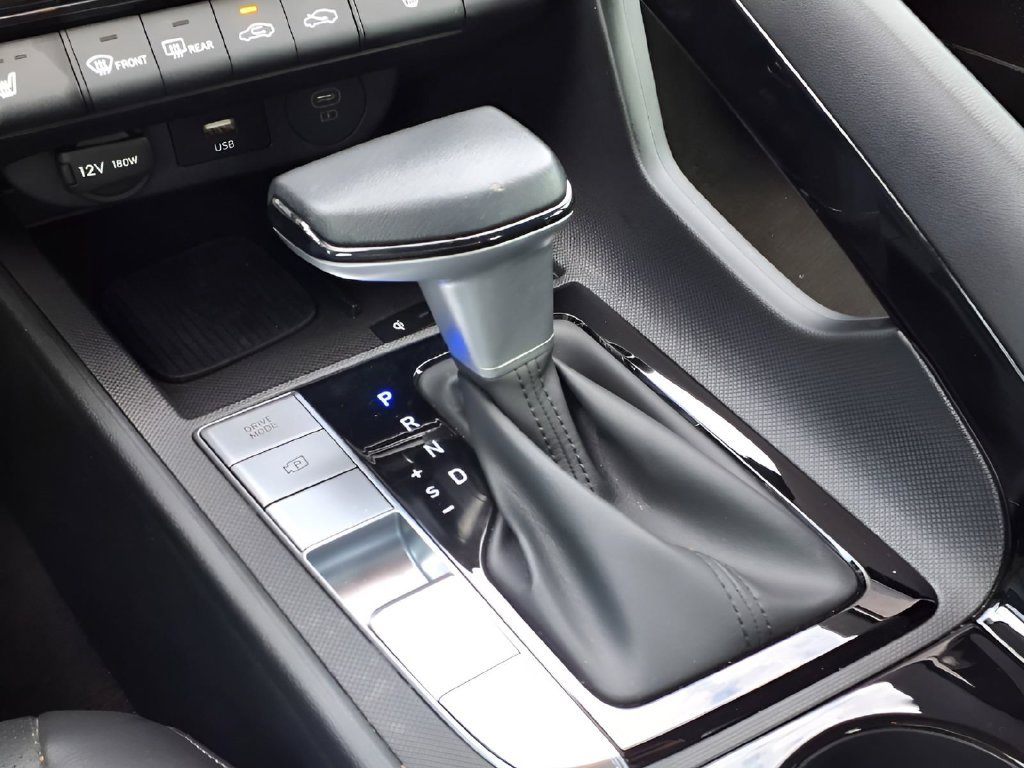 Used 2025 Hyundai Elantra Limited FWD image 18