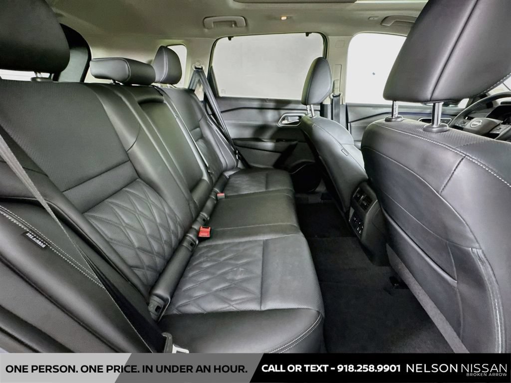Certified 2026 Nissan Rogue Platinum w/ Platinum Premium Package AWD/4WD image 29