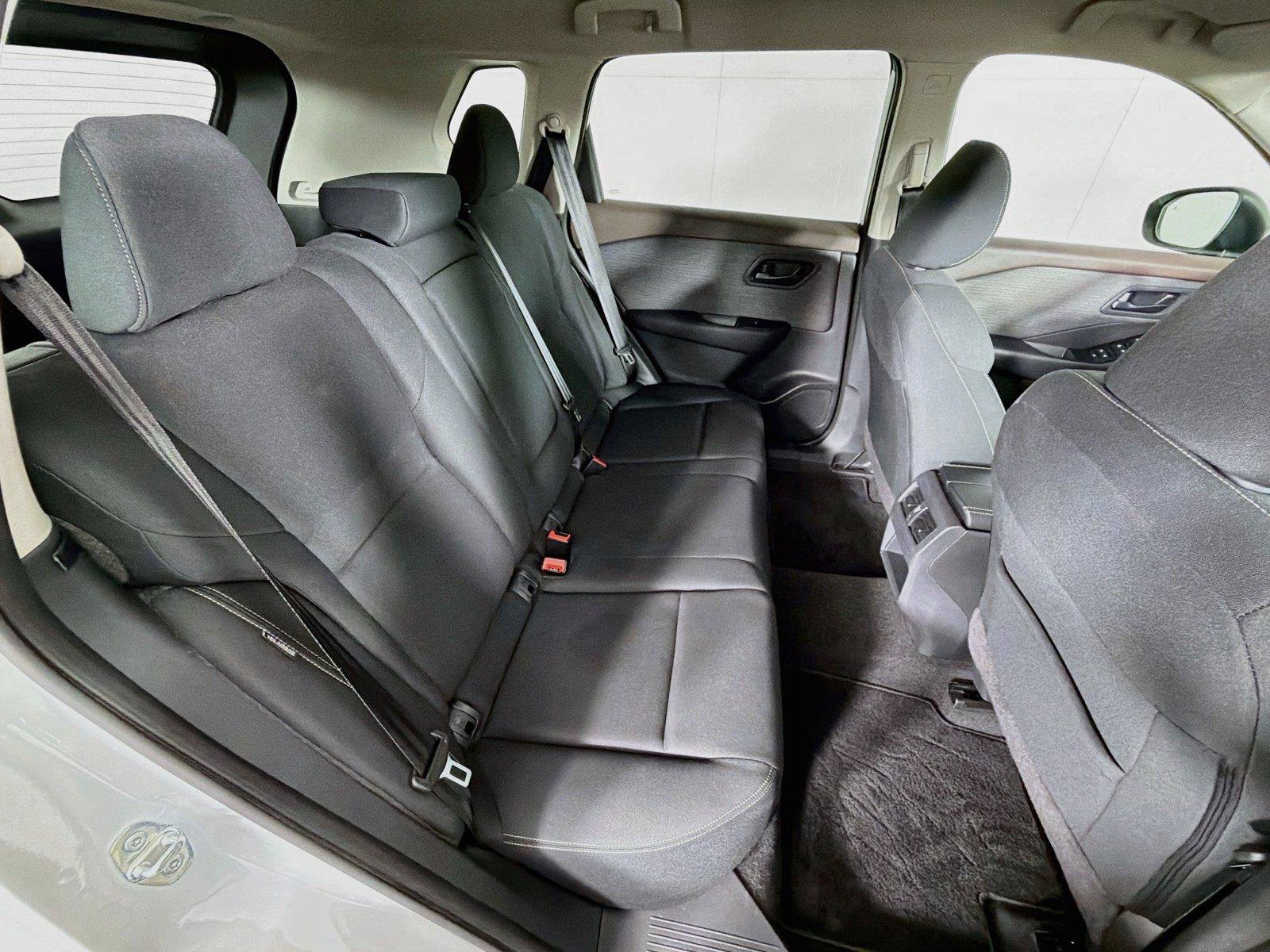 Used 2023 Nissan Rogue S AWD/4WD image 29