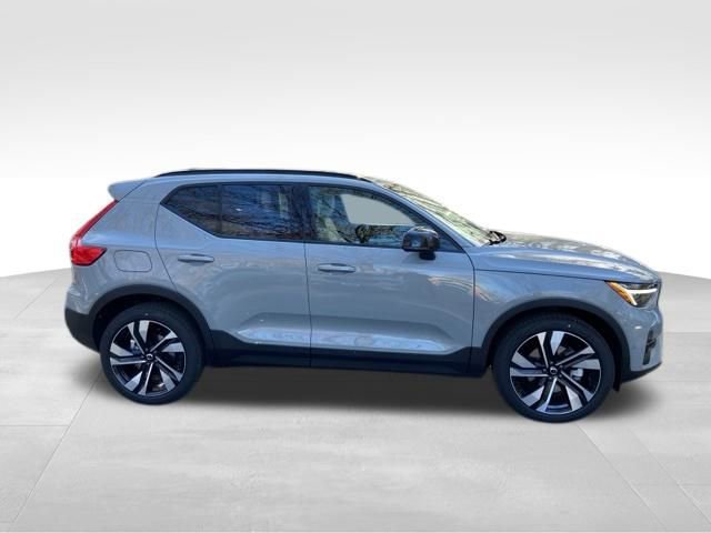New 2026 Volvo XC40 B5 Ultra w/ Climate Package image 7