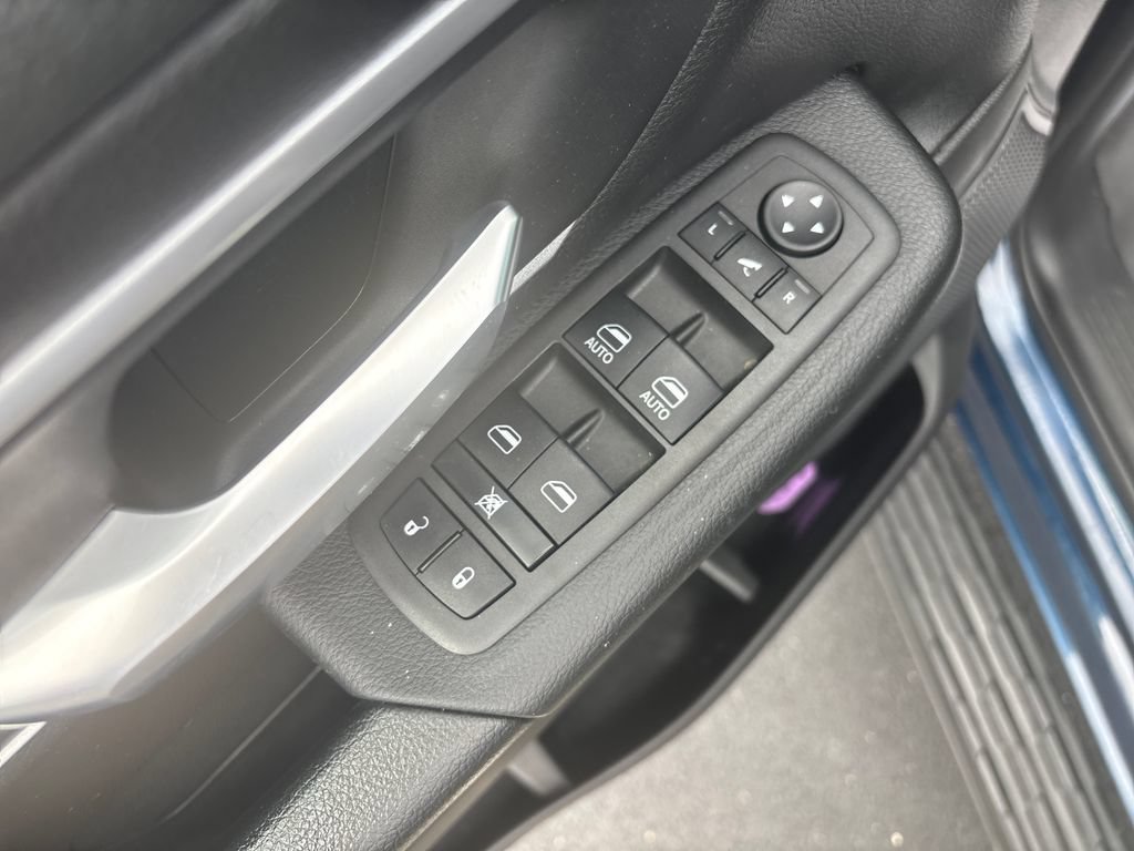 Used 2022 RAM 1500 Big Horn AWD/4WD image 11