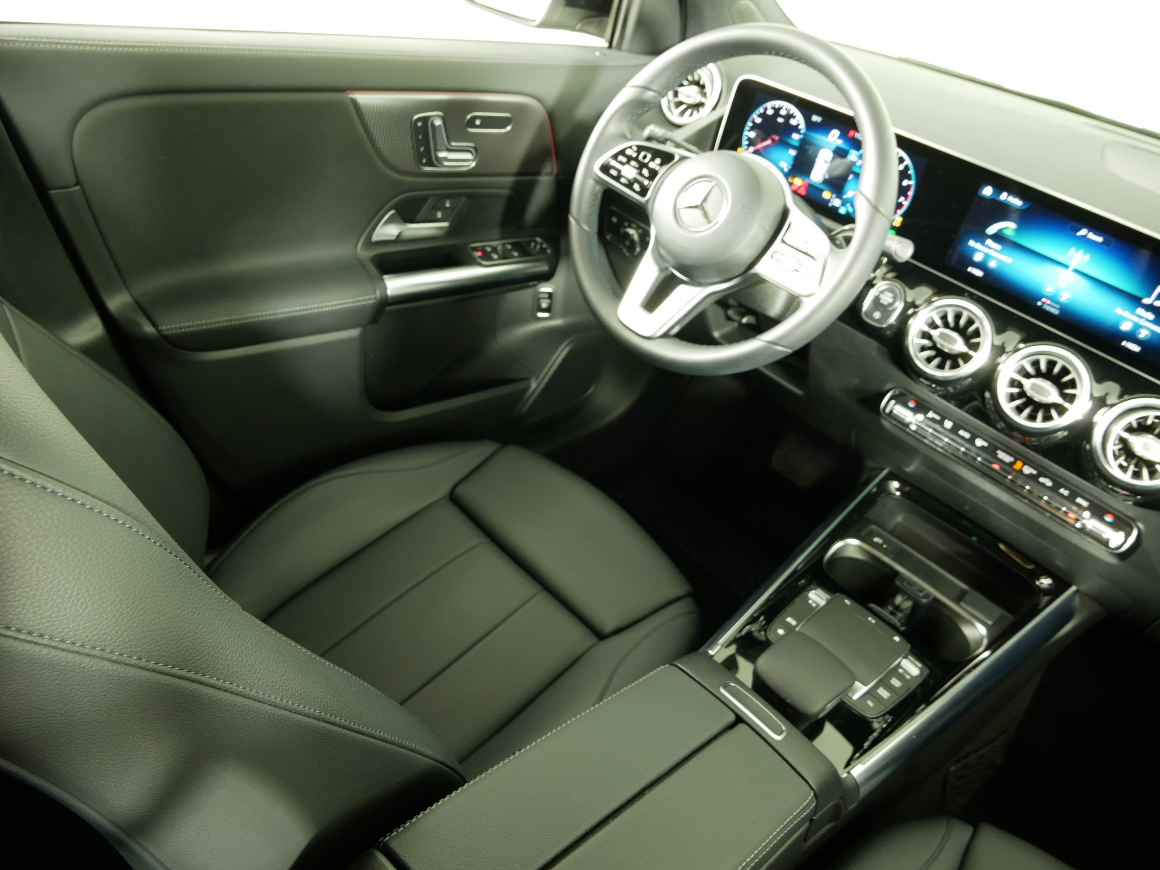 Used 2021 Mercedes-Benz GLA 250 4MATIC image 9