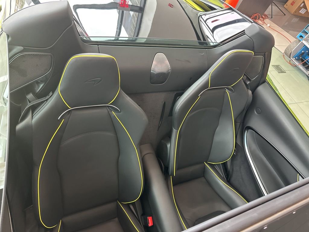 Used 2025 McLaren Artura Spider image 21