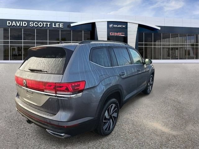 Used 2025 Volkswagen Atlas SE AWD/4WD image 4