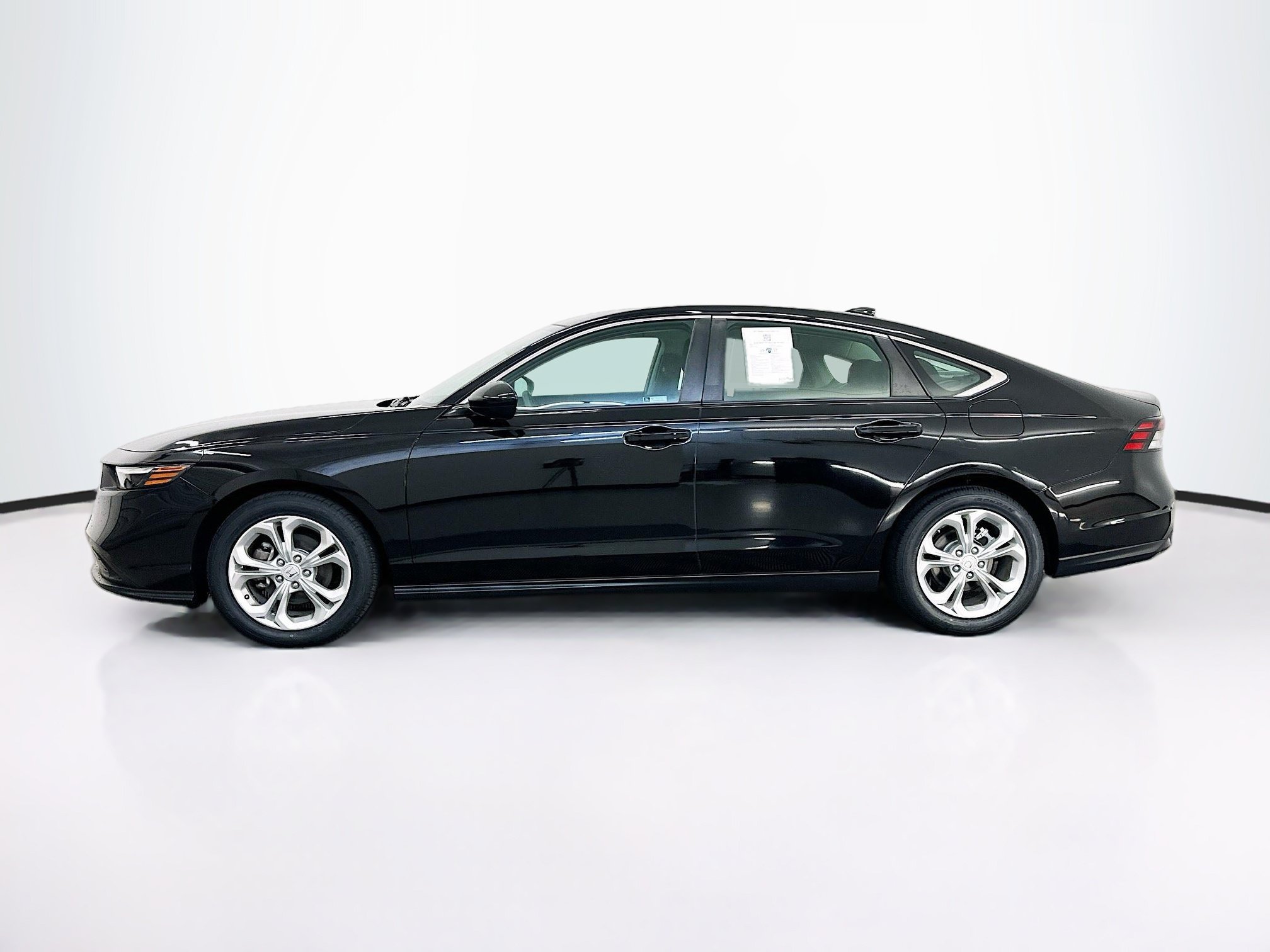 Used 2023 Honda Accord LX image 4