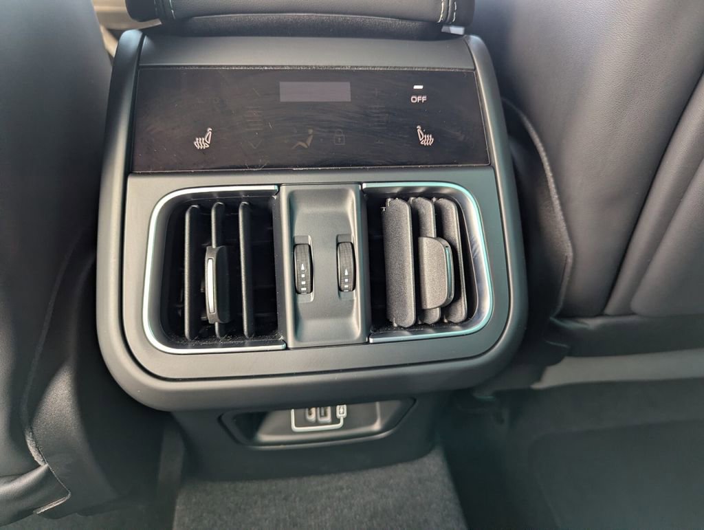 Used 2025 Mercedes-Benz GLB 250 4MATIC image 43