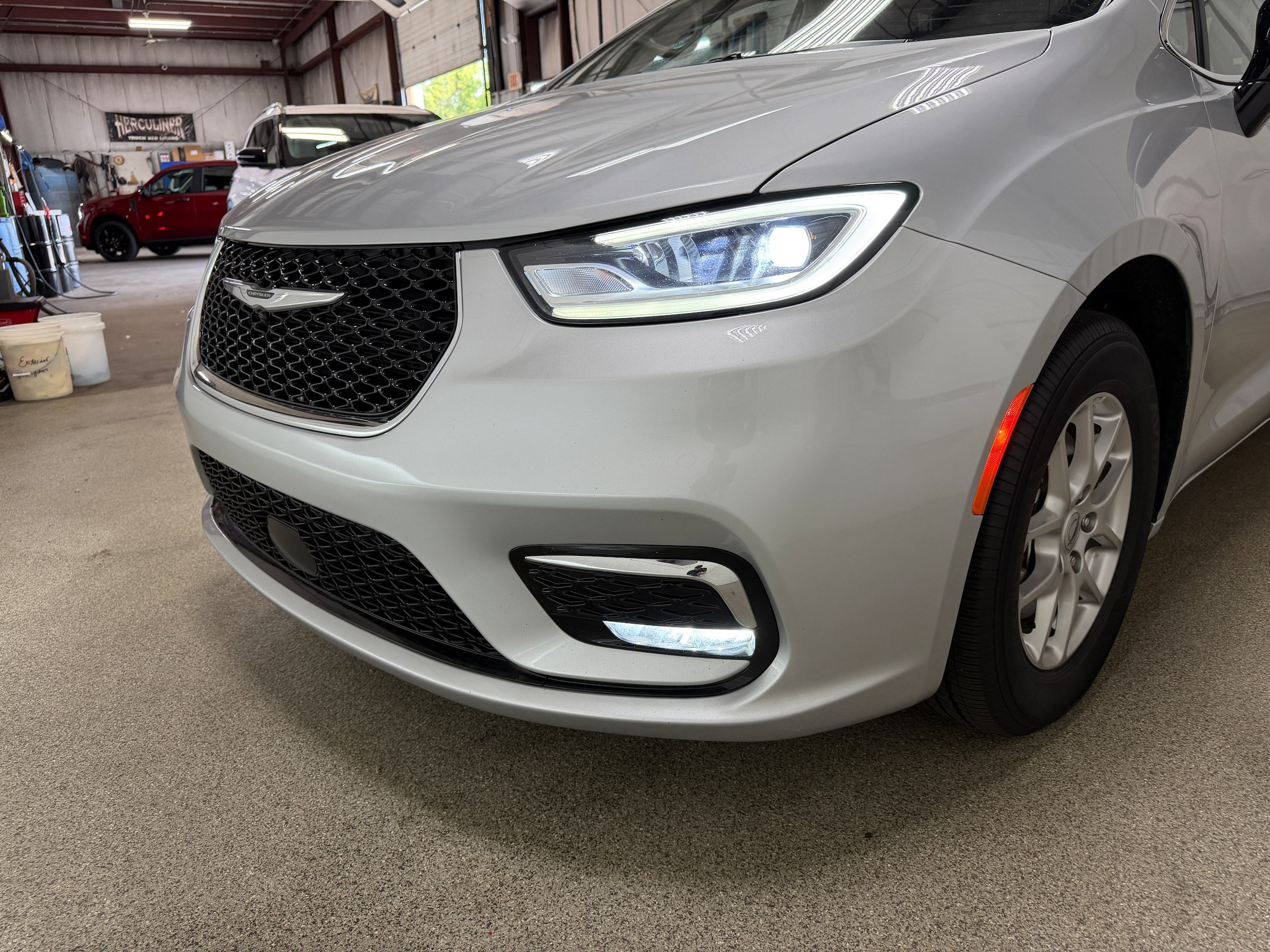 Used 2024 Chrysler Pacifica Touring-L FWD image 34