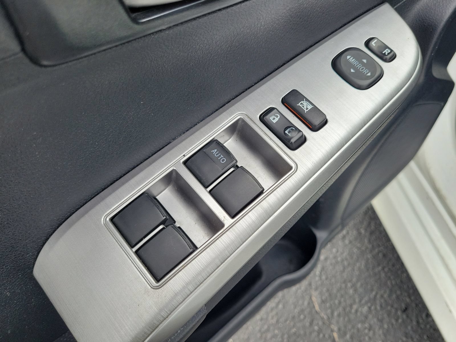 Used 2014 Toyota Camry SE w/ Moonroof Package FWD image 15