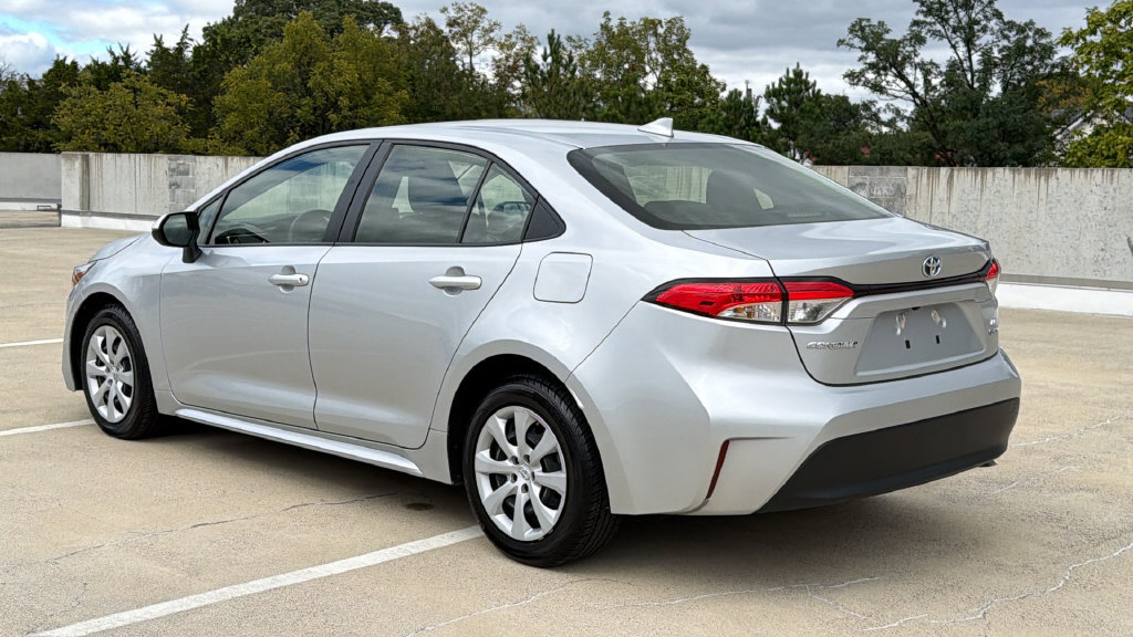 Used 2025 Toyota Corolla LE FWD image 3