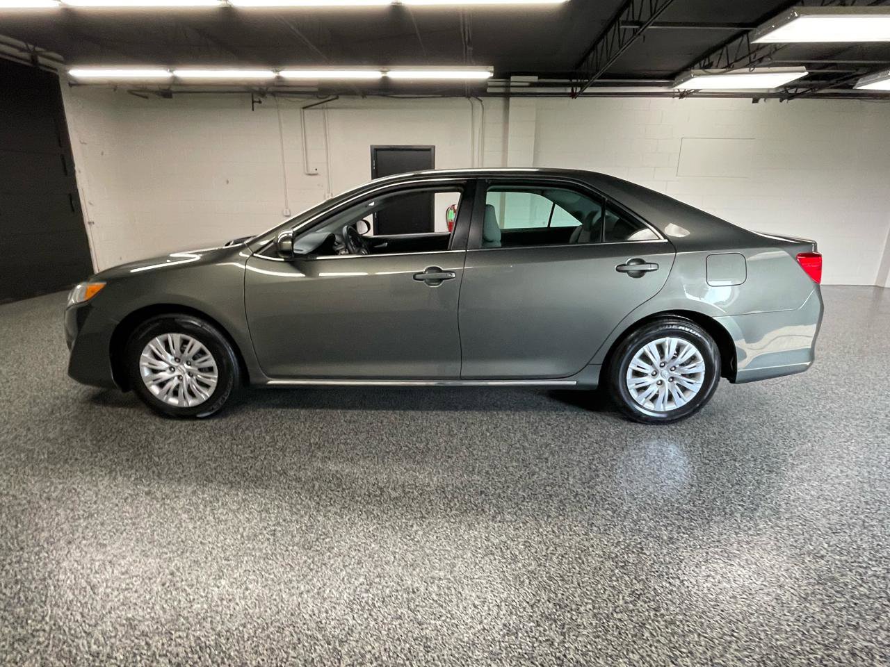 Used 2014 Toyota Camry LE FWD image 8