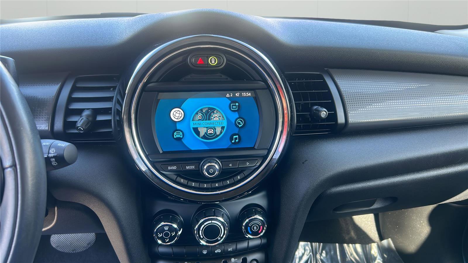 Used 2021 MINI Cooper 4-Door Hardtop image 16