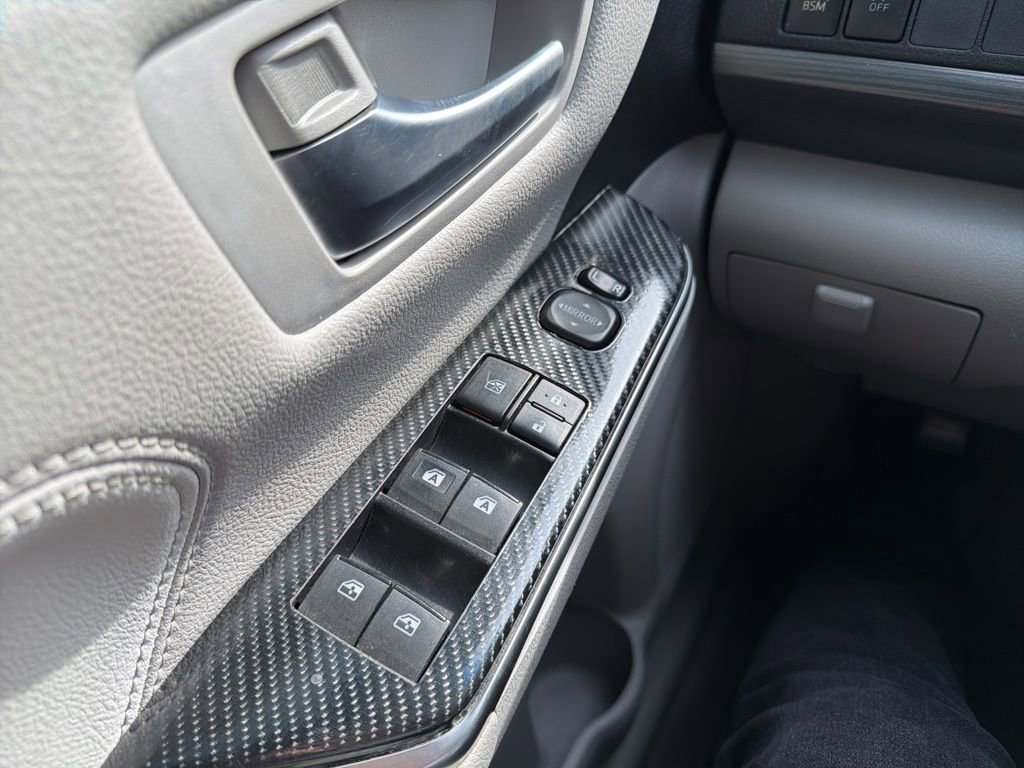 Used 2016 Toyota Camry XLE w/ Moonroof Package image 18