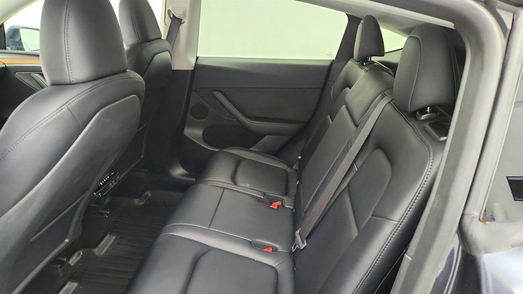 Used 2025 Tesla Model Y Long Range image 22