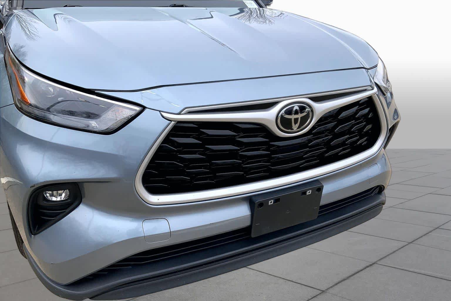 Used 2023 Toyota Highlander XLE FWD image 32