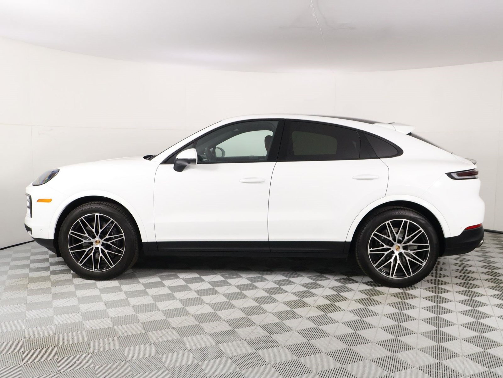 Certified 2026 Porsche Cayenne Coupe AWD/4WD image 2
