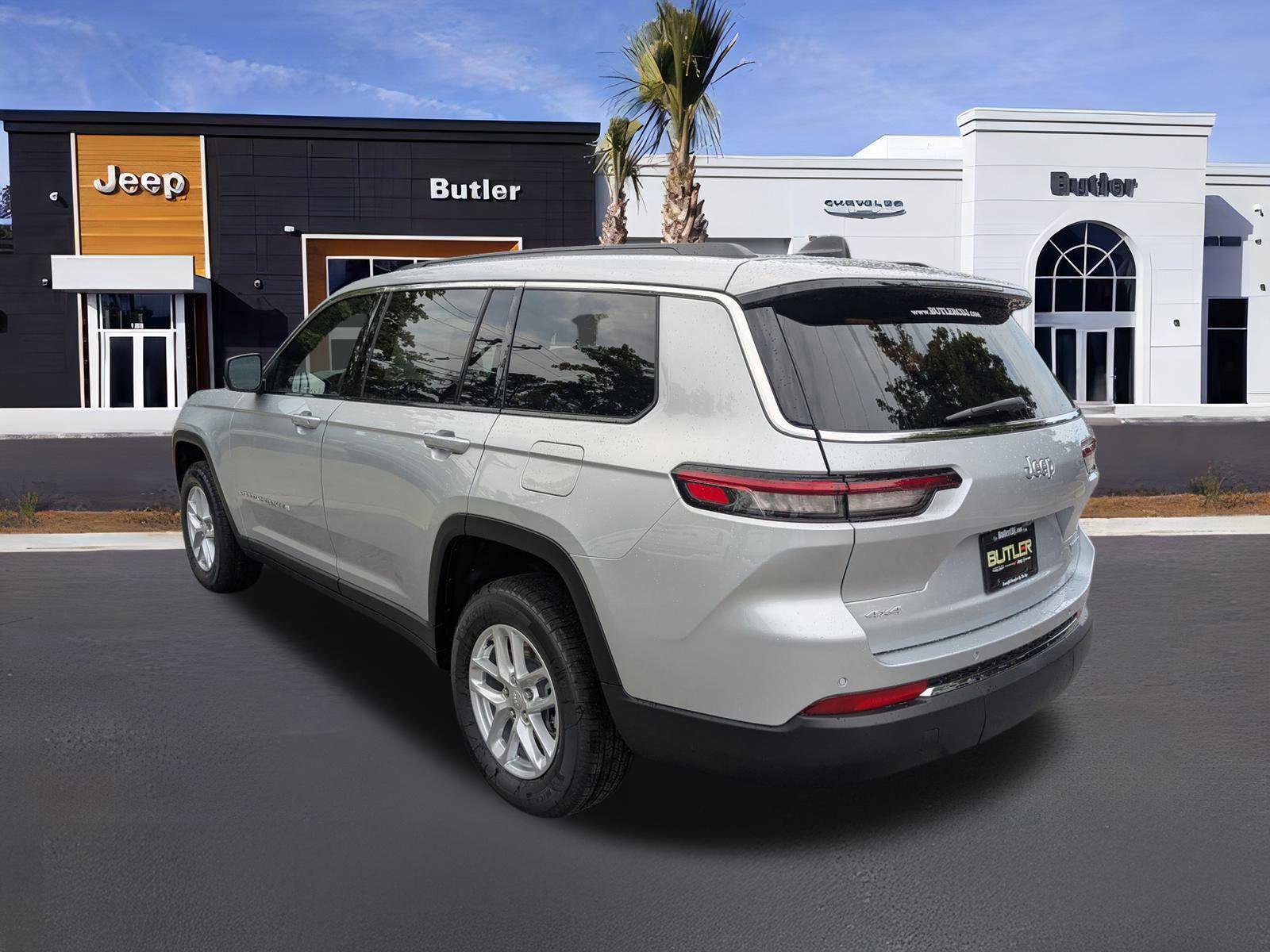 New 2025 Jeep Grand Cherokee L Laredo image 4