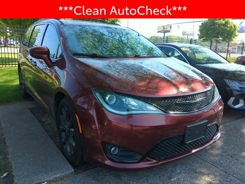 Used 2018 Chrysler Pacifica Touring Plus w/ S Appearance Package FWD image 3