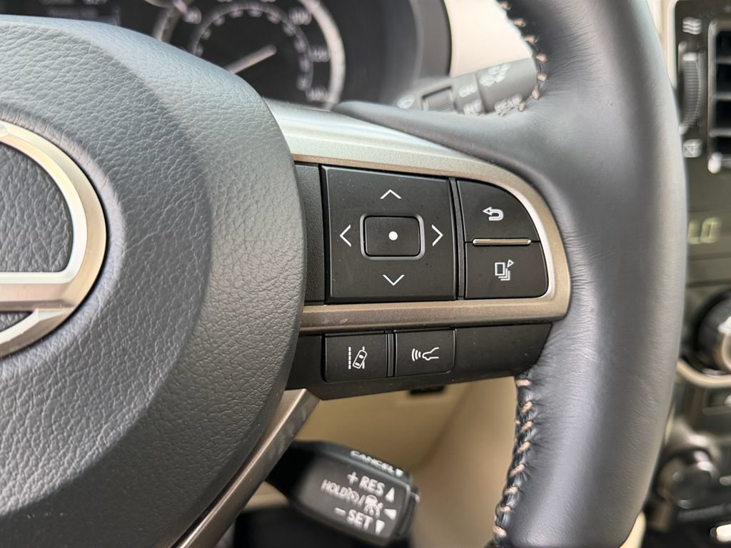 Certified 2023 Lexus GX 460 Luxury w/ Sport Design Package AWD/4WD image 19