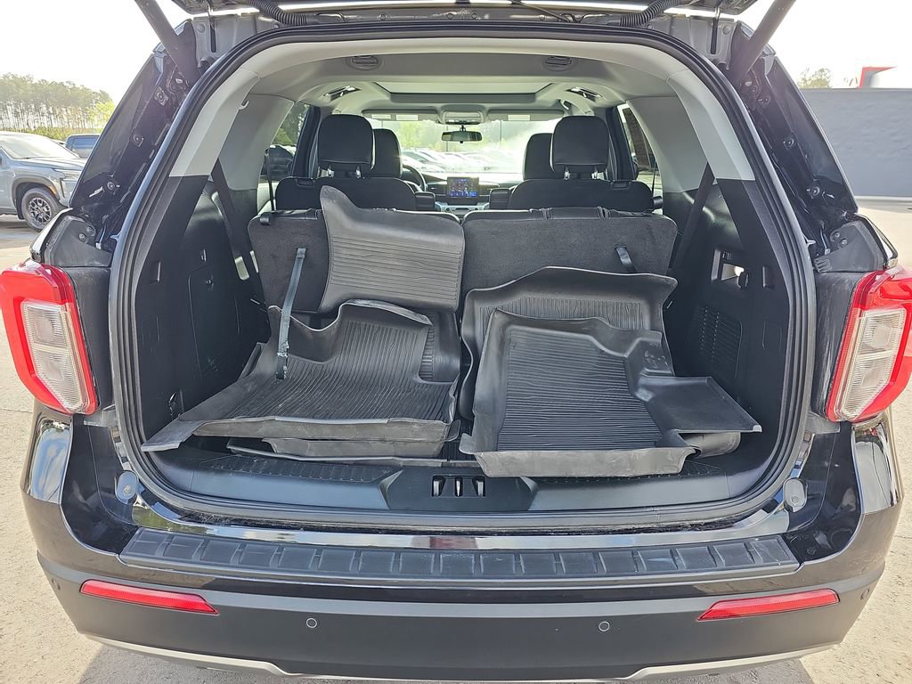 Used 2021 Ford Explorer XLT w/ Equipment Group 202A image 16