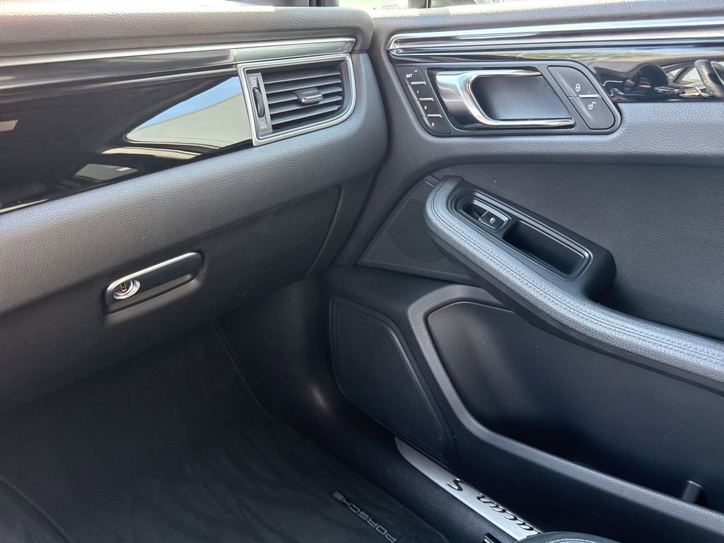 Used 2015 Porsche Macan S image 28