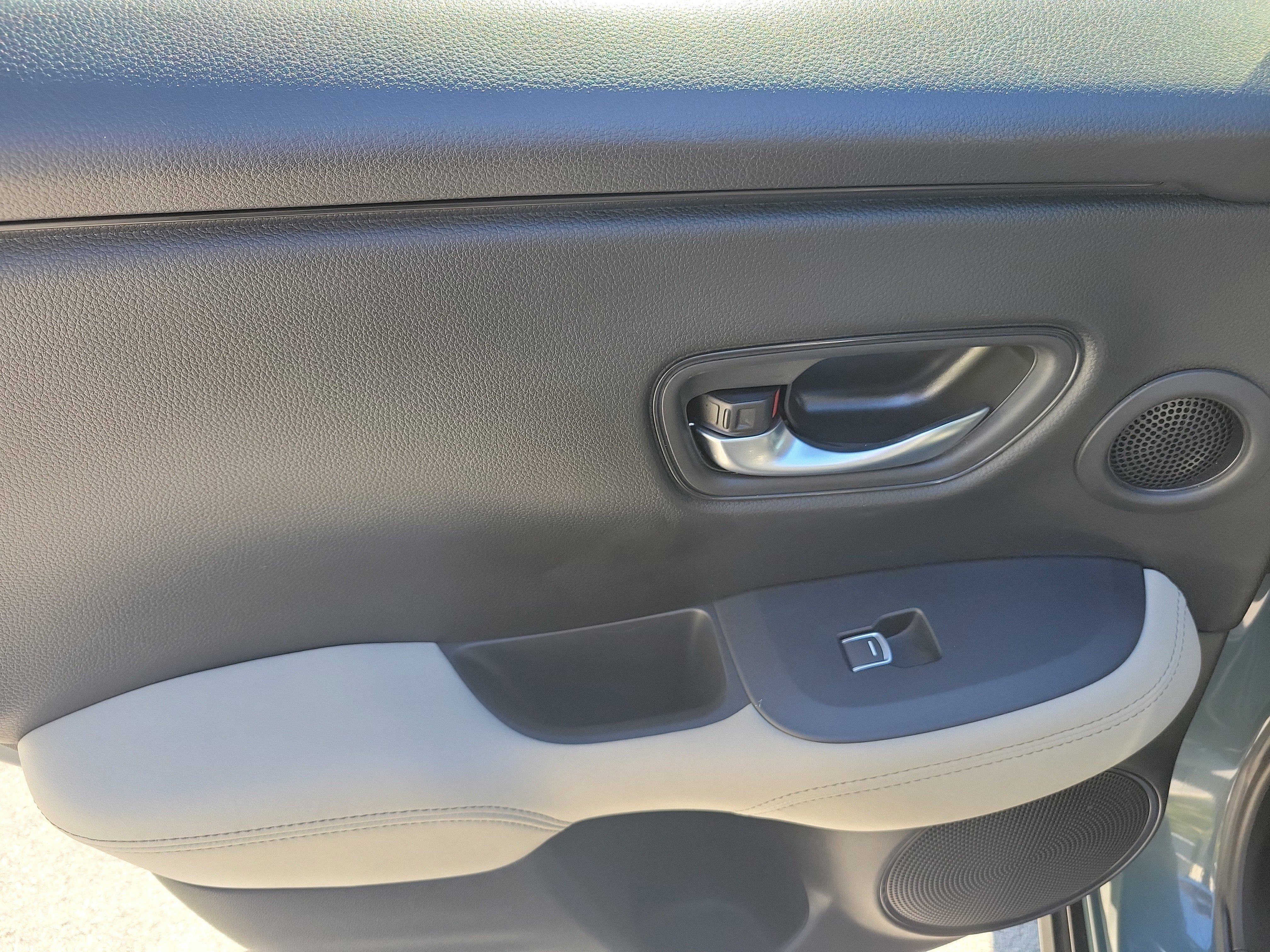 Used 2024 Honda HR-V EX-L image 11