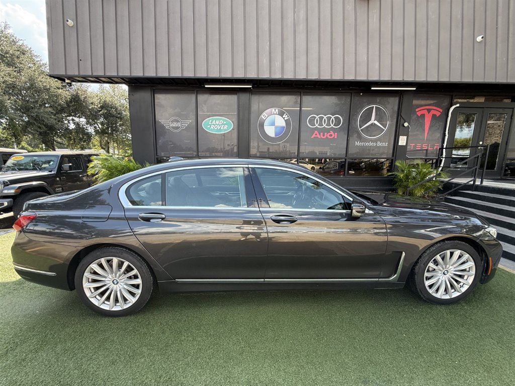 Used 2022 BMW 740i RWD image 8