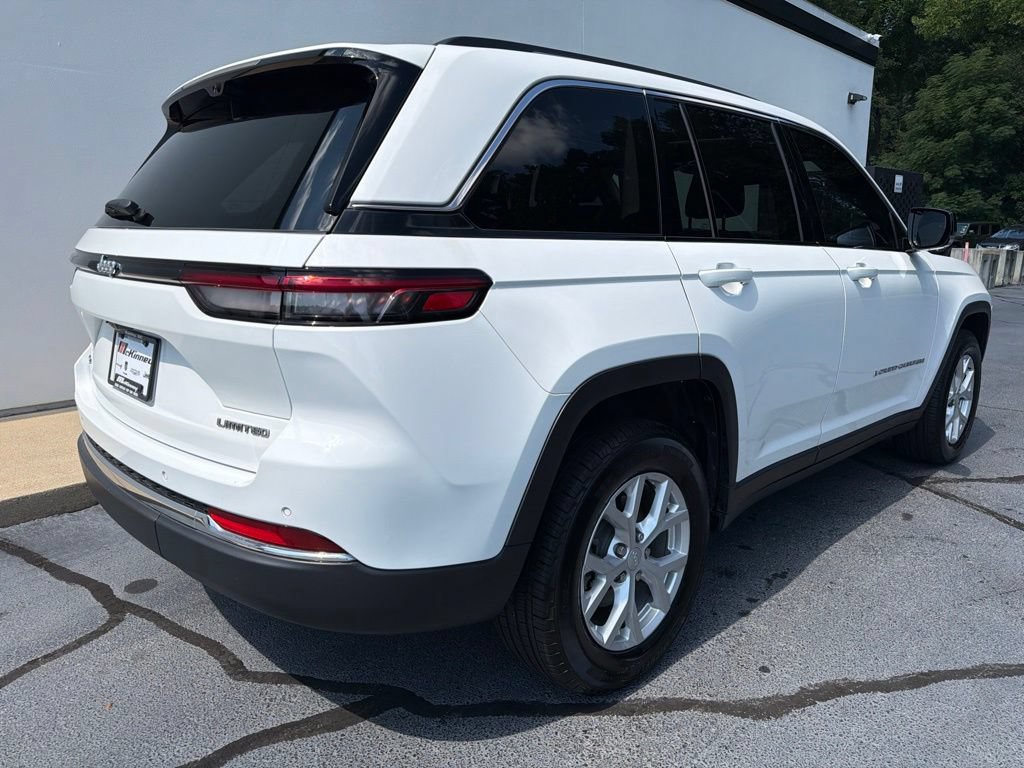 Certified 2023 Jeep Grand Cherokee Limited w/ Luxury Tech Group II AWD/4WD image 9