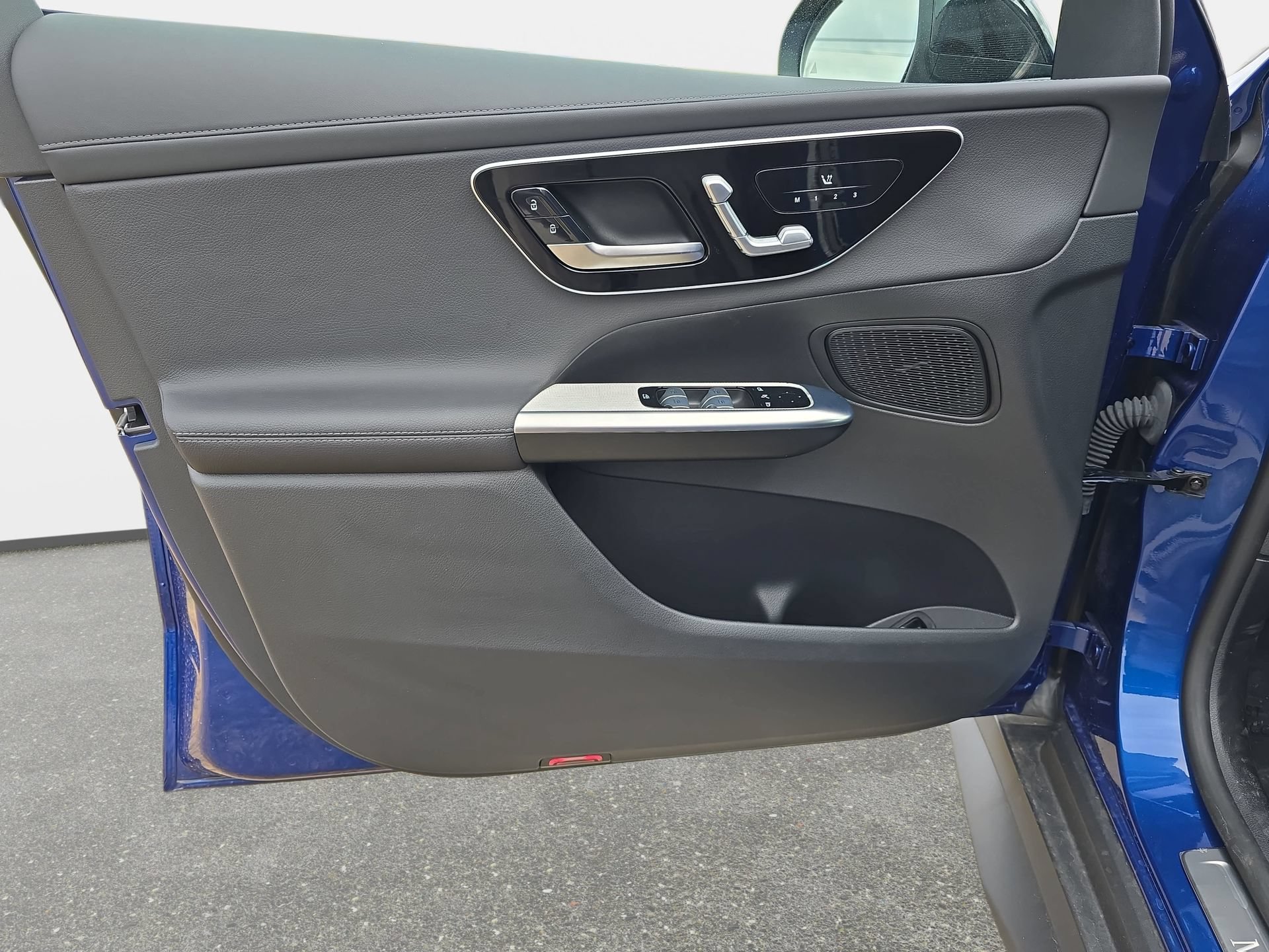 Used 2024 Mercedes-Benz GLC 300 4MATIC w/ AMG Line image 26