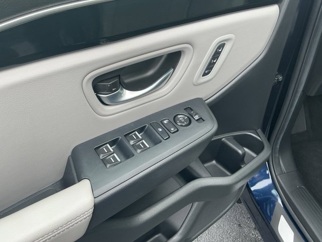 Used 2025 Honda Pilot Touring image 10