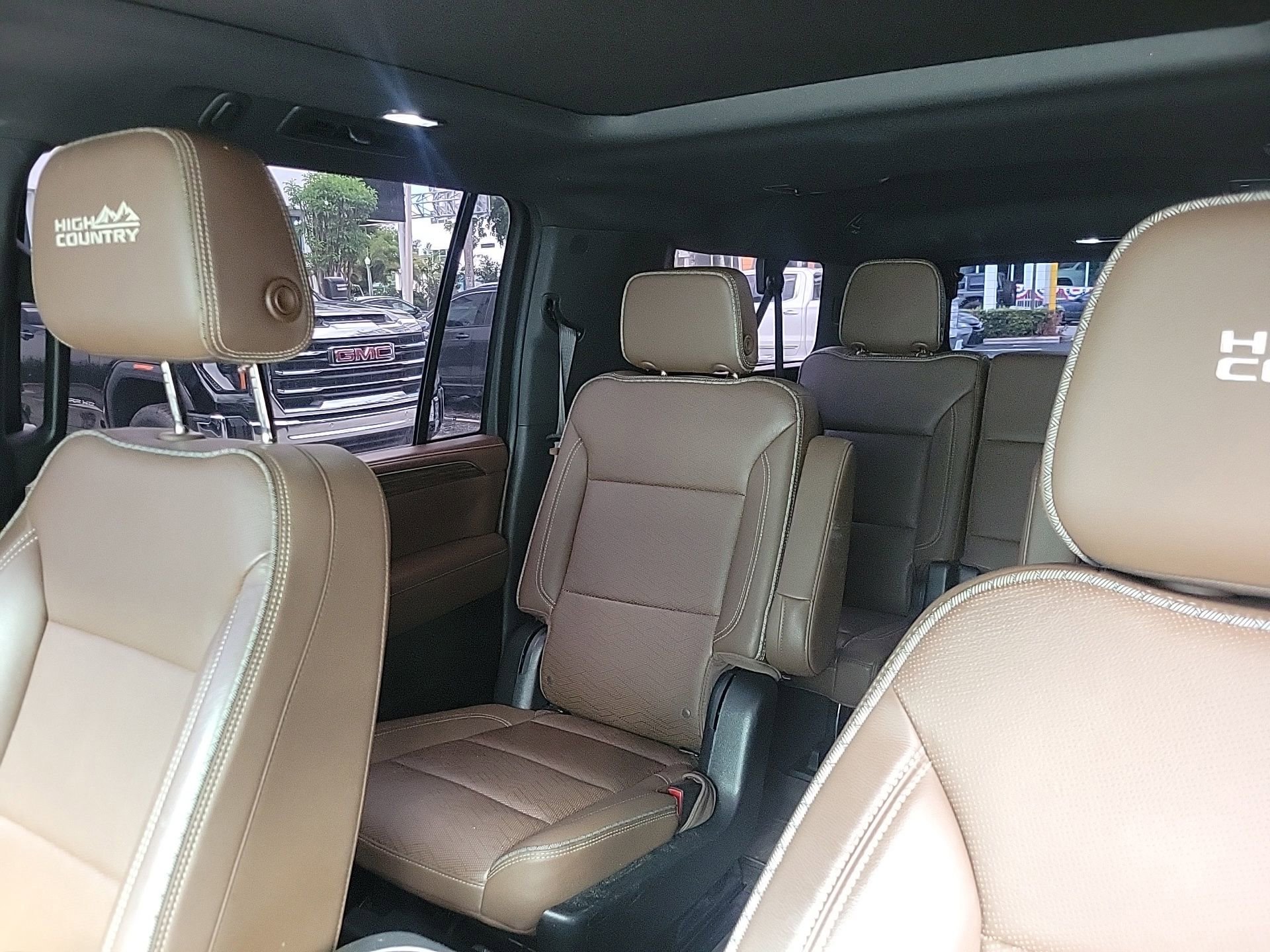 Used 2023 Chevrolet Suburban High Country RWD image 29